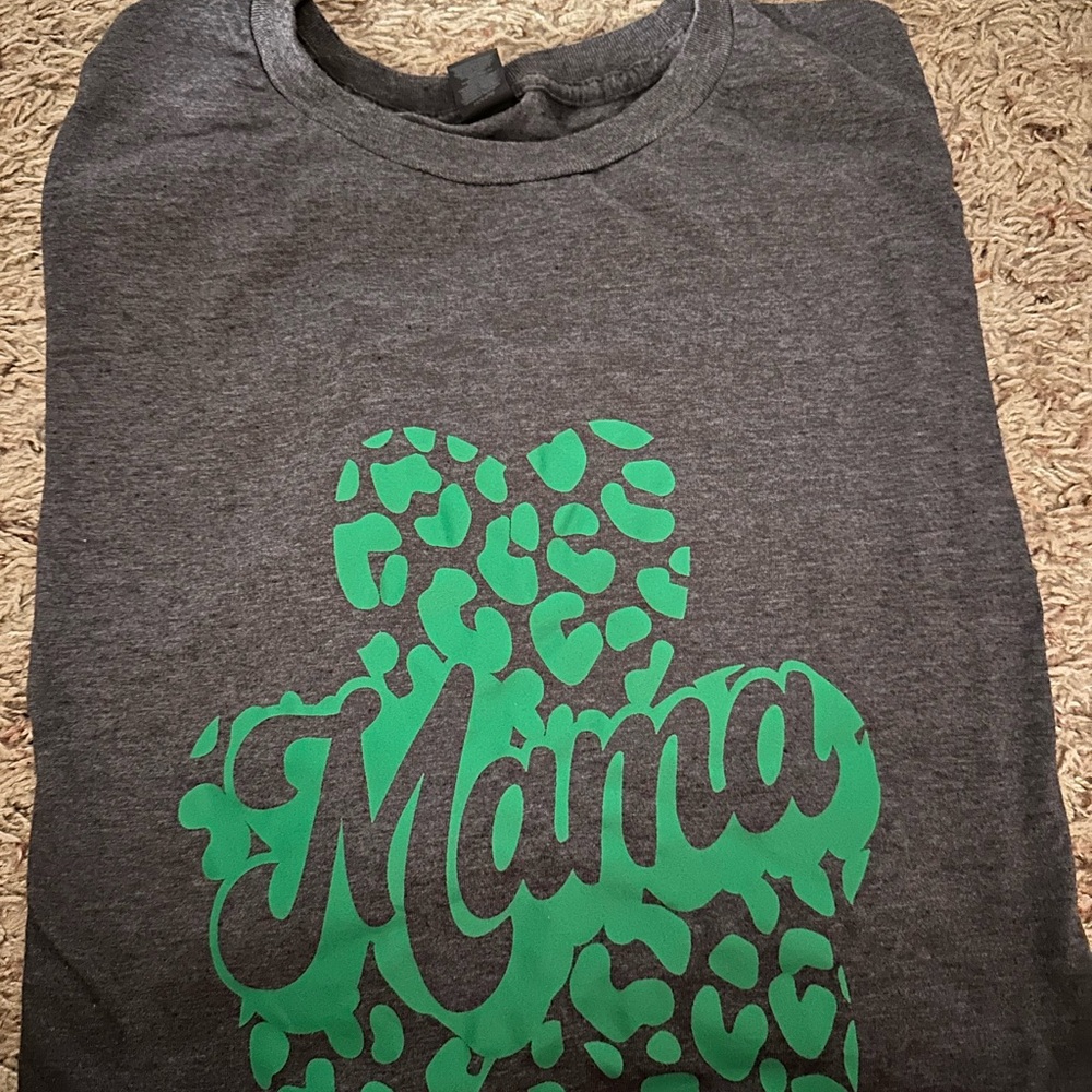 Gildan Gray Tee with Green 'Mama' Design